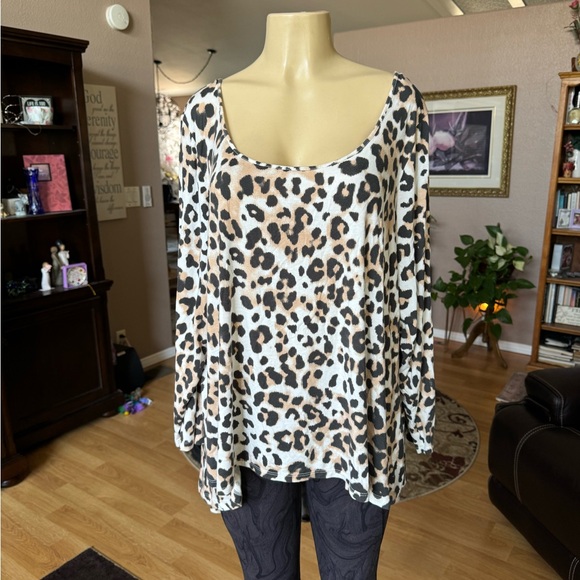 June & Vie brown, tan & cream long sleeve scoop neck tunic-size 1X - Picture 4 of 9